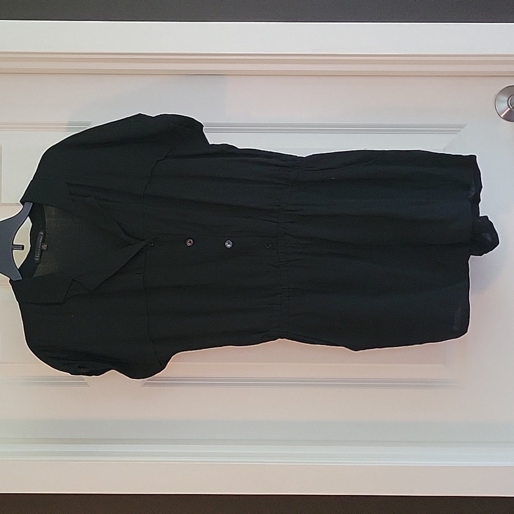 Cute short romper, side pockets and button rear pocket